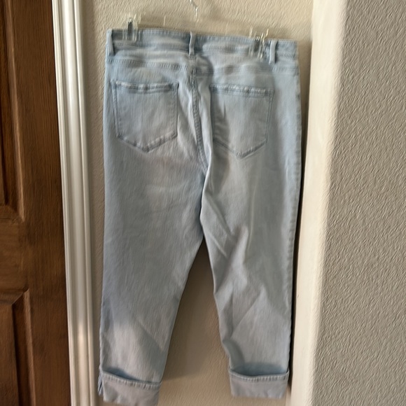 J. Jill Jeans High Rise Jeans Stretch Oxford Wash Crop Ankle Distress Size 12 - Picture 8 of 10